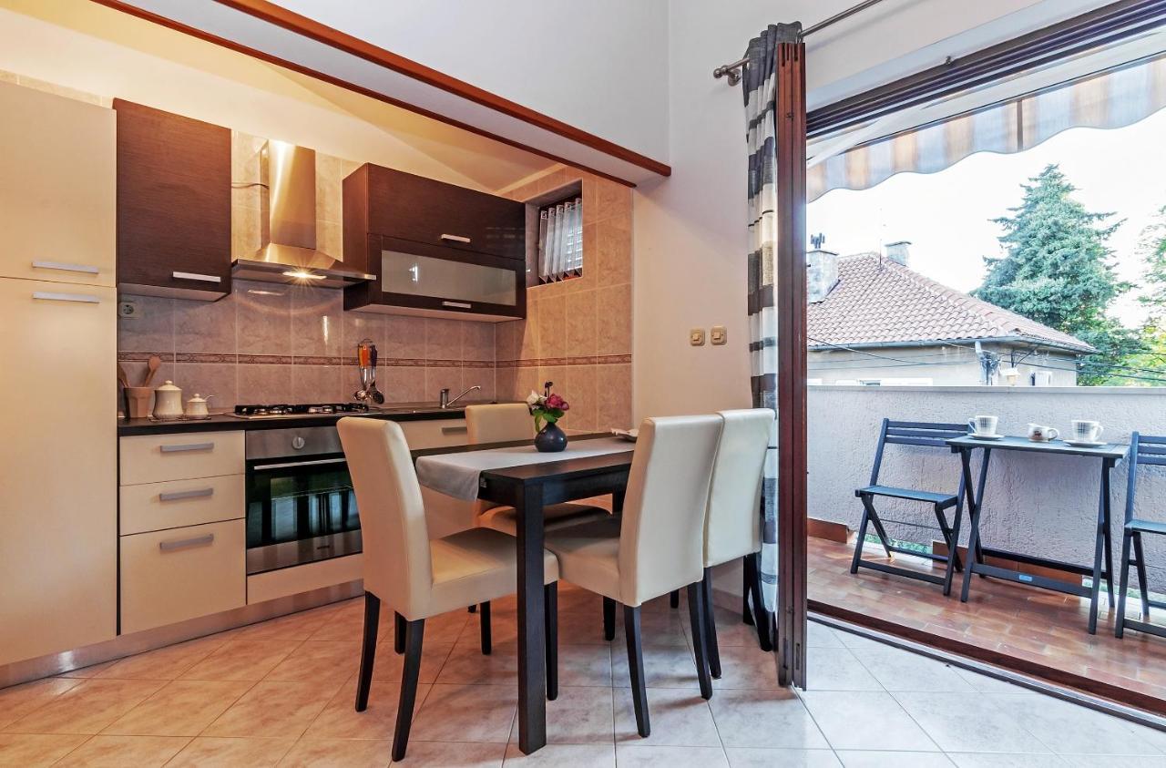 Apartment Zlata *